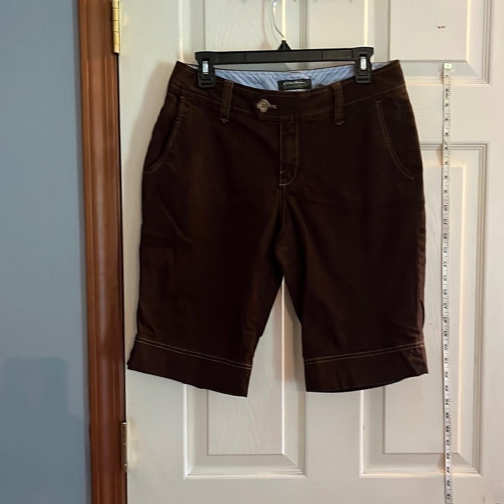 Eddie Bauer-size 8-Brown Bermuda shorts. Side pockets and back pockets.